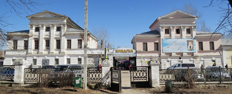 Дома-близнецы (усадьба купцов Подсосовых), Арзамас, пл.Соборная, 3-4