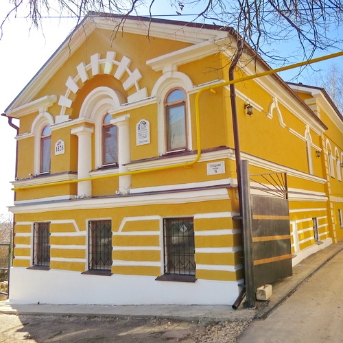 Дом землемера Дронова, пл. Соборная, 16