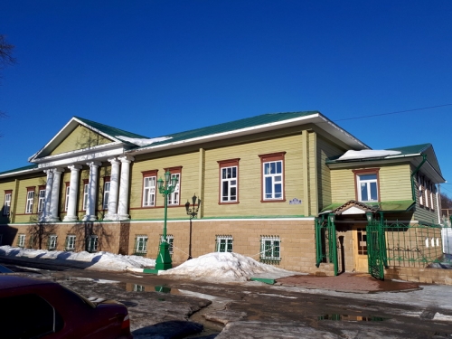 Здание Уездного земства, ул.В.Набережная, 11